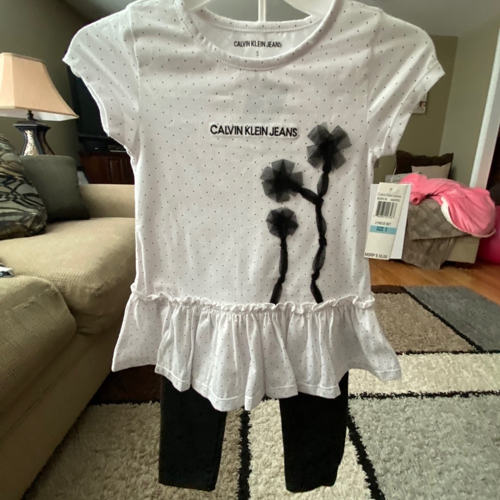 💋4/$40-Calvin Klein Outfit